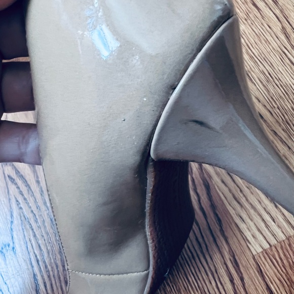 Tahari Ta-Marie Pumps 6 1/2 - Picture 4 of 5